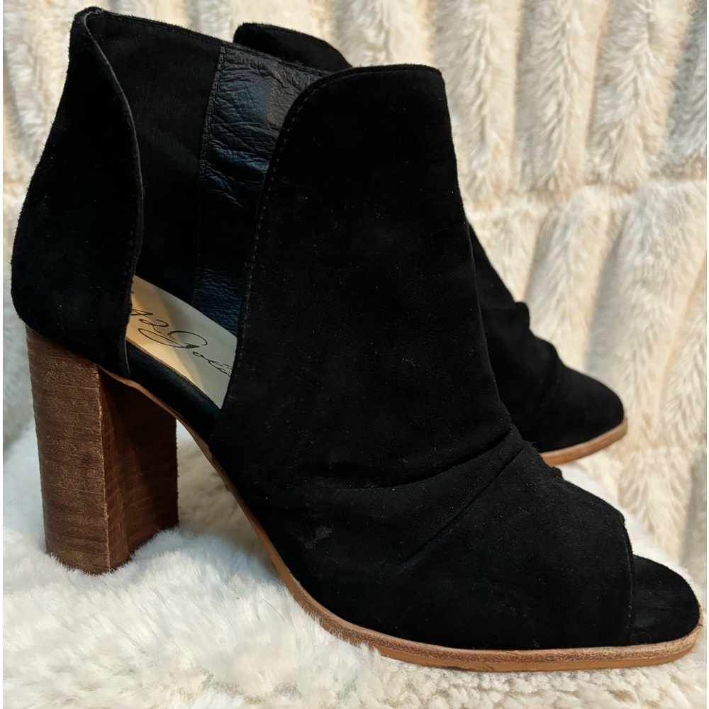 42 gold black suede open toe heels